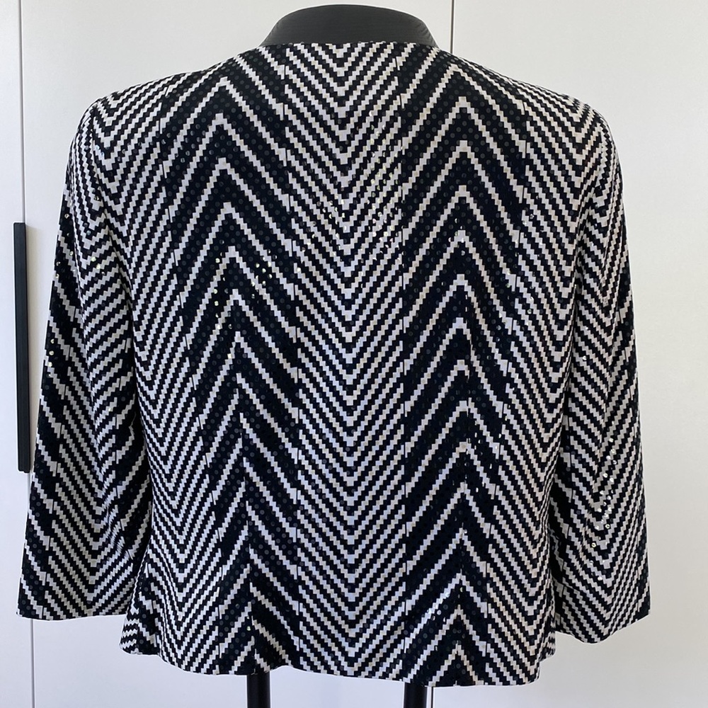 Ladies Joseph Ribkoff Trends Black White Geometric Stripe Zip Up Jacket USA 4/6 - Picture 5 of 8